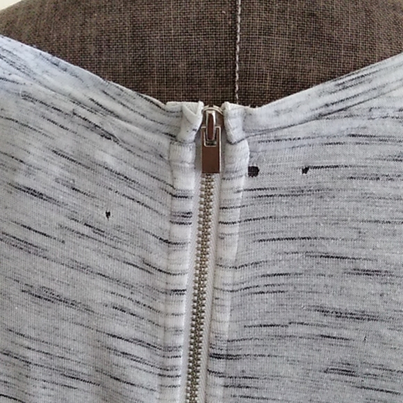 Express Mesh Cut Out Crop Top - Picture 5 of 6